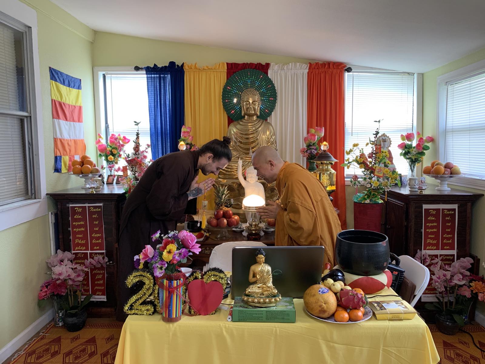 Tiếp Nhận Mười Phương Pháp Tu Tập Chánh Niệm từ Tam Bảo