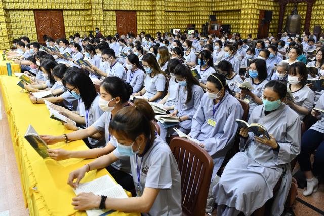 Khóa tu Tuổi Trẻ Hướng Phật: Đừng chịu đựng nỗi khổ quá lâu!
