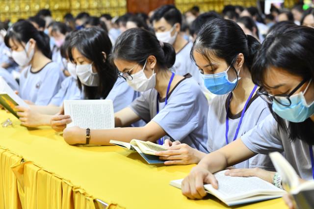 Khóa tu Tuổi Trẻ Hướng Phật: Đừng chịu đựng nỗi khổ quá lâu!