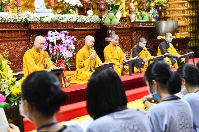 Khóa tu Tuổi Trẻ Hướng Phật: Đừng chịu đựng nỗi khổ quá lâu!