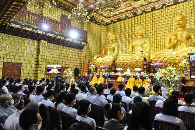 Khóa tu Tuổi Trẻ Hướng Phật: Đừng chịu đựng nỗi khổ quá lâu!