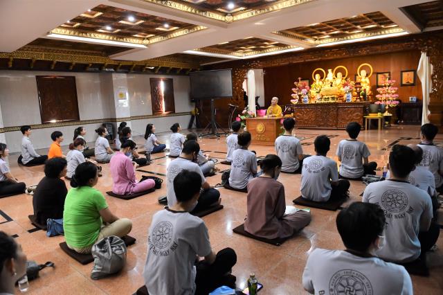 Khóa tu Tuổi Trẻ Hướng Phật: Đừng chịu đựng nỗi khổ quá lâu!