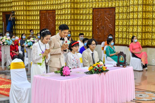 Lễ hằng thuận đôi trước ba ngôi Tam bảo