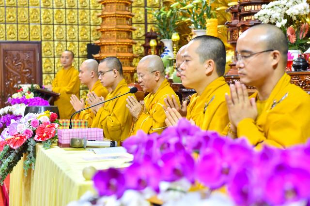 Lễ hằng thuận đôi trước ba ngôi Tam bảo