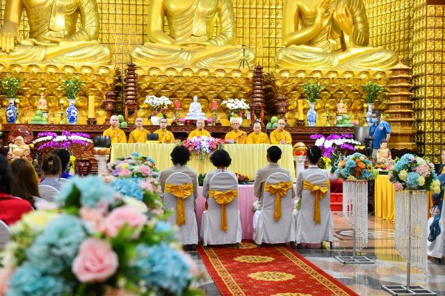Lễ hằng thuận đôi trước ba ngôi Tam bảo