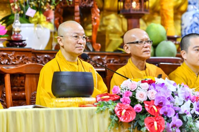 Lễ hằng thuận đôi trước ba ngôi Tam bảo