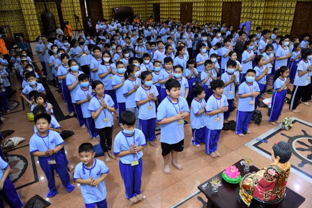 Khóa tu Búp Sen Từ Bi: Những bài đạo đức nhỏ góp nhặt nên nhân cách lớn