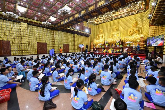 Khóa tu Búp Sen Từ Bi: Những bài đạo đức nhỏ góp nhặt nên nhân cách lớn
