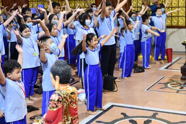 Khóa tu Búp Sen Từ Bi: Những bài đạo đức nhỏ góp nhặt nên nhân cách lớn