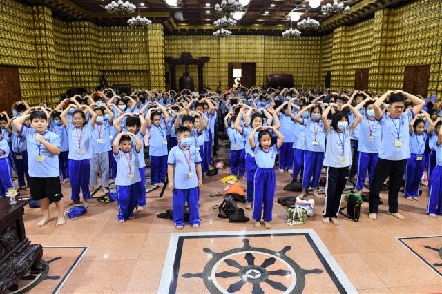 Khóa tu Búp Sen Từ Bi: Những bài đạo đức nhỏ góp nhặt nên nhân cách lớn