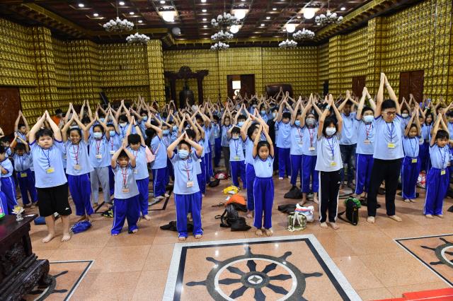 Khóa tu Búp Sen Từ Bi: Những bài đạo đức nhỏ góp nhặt nên nhân cách lớn