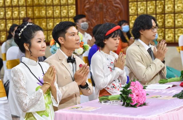 Lễ hằng thuận đôi trước ba ngôi Tam bảo