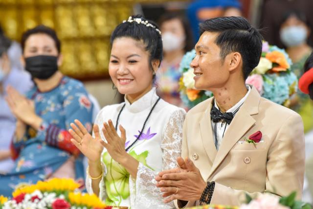 Lễ hằng thuận đôi trước ba ngôi Tam bảo