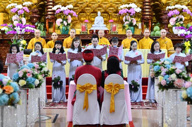 Thắt tình vợ chồng - kết nghĩa phu thê tại điện Phật chùa Giác Ngộ