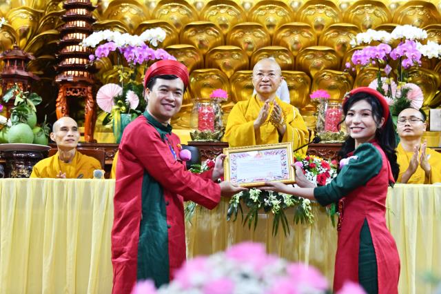 Thắt tình vợ chồng - kết nghĩa phu thê tại điện Phật chùa Giác Ngộ