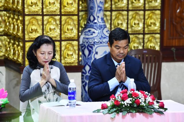 Thắt tình vợ chồng - kết nghĩa phu thê tại điện Phật chùa Giác Ngộ