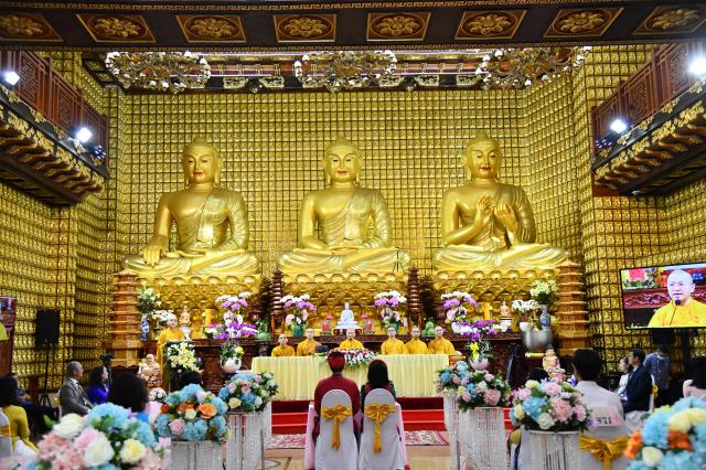 Thắt tình vợ chồng - kết nghĩa phu thê tại điện Phật chùa Giác Ngộ