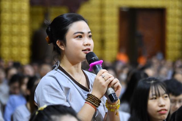 Khóa tu Tuổi Trẻ Hướng Phật: Khách mời ca sĩ Thủy Tiên với Talk show “Vì sao tôi theo đạo Phật”