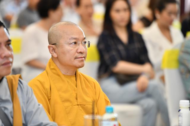 TT. Nhật Từ thuyết giảng về “Mê tín trong kinh doanh” trong chương trình Cà Phê Doanh Nhân của Quận Bình Thạnh