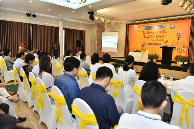 TT. Nhật Từ thuyết giảng về “Mê tín trong kinh doanh” trong chương trình Cà Phê Doanh Nhân của Quận Bình Thạnh