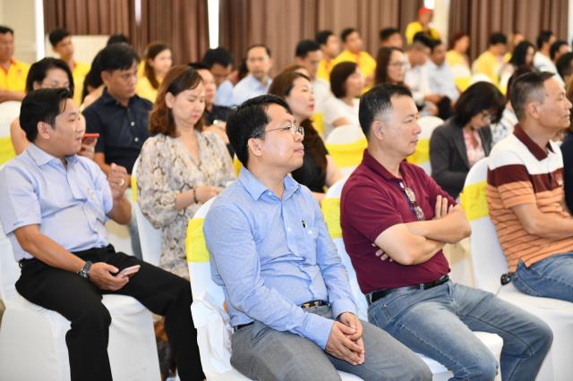 TT. Nhật Từ thuyết giảng về “Mê tín trong kinh doanh” trong chương trình Cà Phê Doanh Nhân của Quận Bình Thạnh