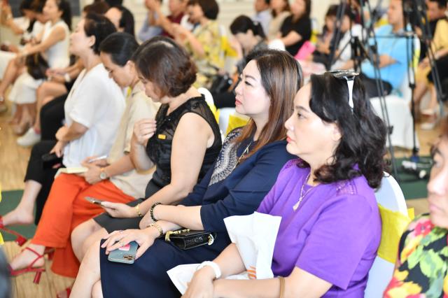 TT. Nhật Từ thuyết giảng về “Mê tín trong kinh doanh” trong chương trình Cà Phê Doanh Nhân của Quận Bình Thạnh