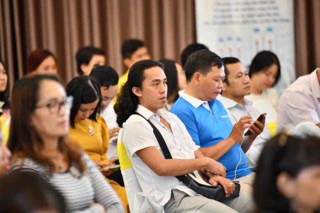 TT. Nhật Từ thuyết giảng về “Mê tín trong kinh doanh” trong chương trình Cà Phê Doanh Nhân của Quận Bình Thạnh