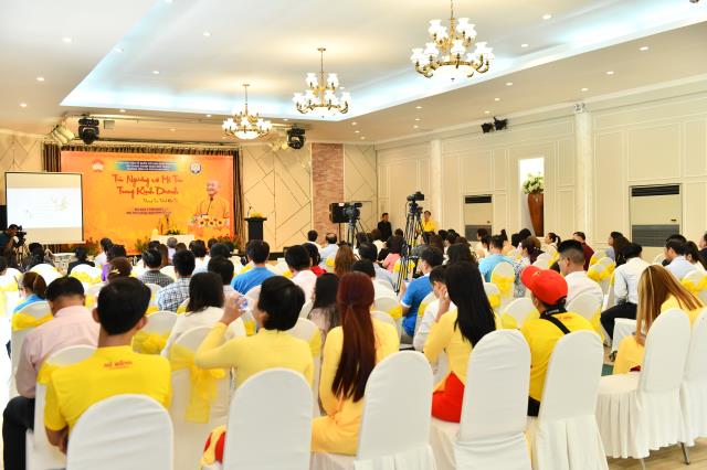 TT. Nhật Từ thuyết giảng về “Mê tín trong kinh doanh” trong chương trình Cà Phê Doanh Nhân của Quận Bình Thạnh