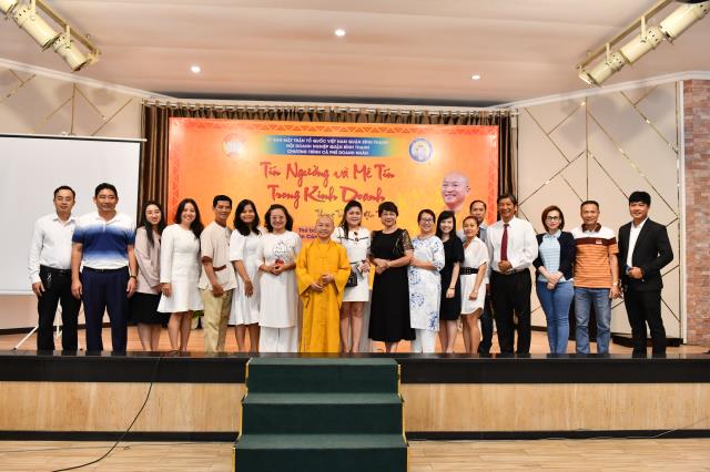 TT. Nhật Từ thuyết giảng về “Mê tín trong kinh doanh” trong chương trình Cà Phê Doanh Nhân của Quận Bình Thạnh