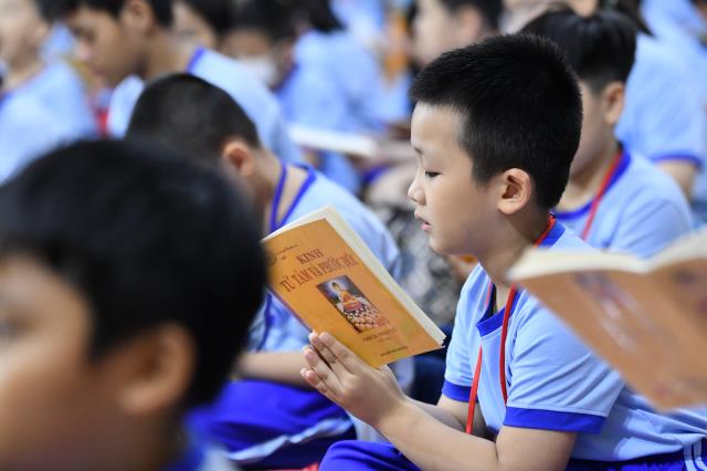 Khóa tu Thiếu nhi: Trẻ em là búp sen non/ Ngày ngày đi chùa, vẹn tròn hương thơm