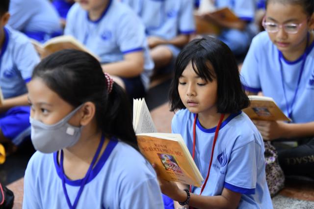 Khóa tu Thiếu nhi: Trẻ em là búp sen non/ Ngày ngày đi chùa, vẹn tròn hương thơm