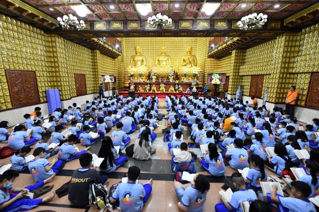 Khóa tu Thiếu nhi: Trẻ em là búp sen non/ Ngày ngày đi chùa, vẹn tròn hương thơm