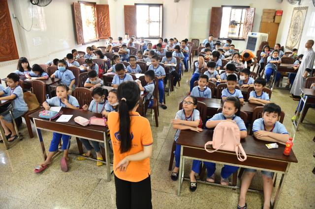 Khóa tu Thiếu nhi: Trẻ em là búp sen non/ Ngày ngày đi chùa, vẹn tròn hương thơm
