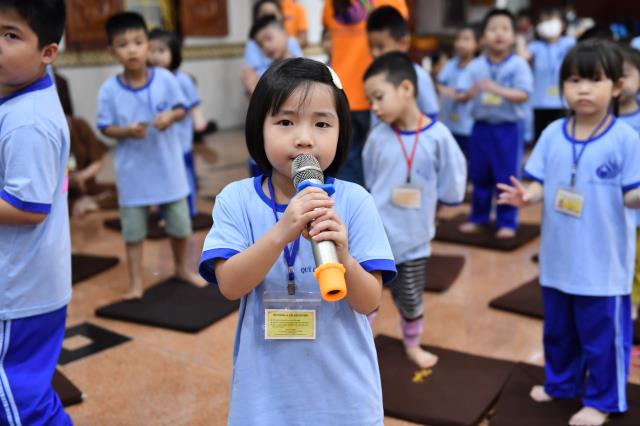 Khóa tu Thiếu nhi: Trẻ em là búp sen non/ Ngày ngày đi chùa, vẹn tròn hương thơm