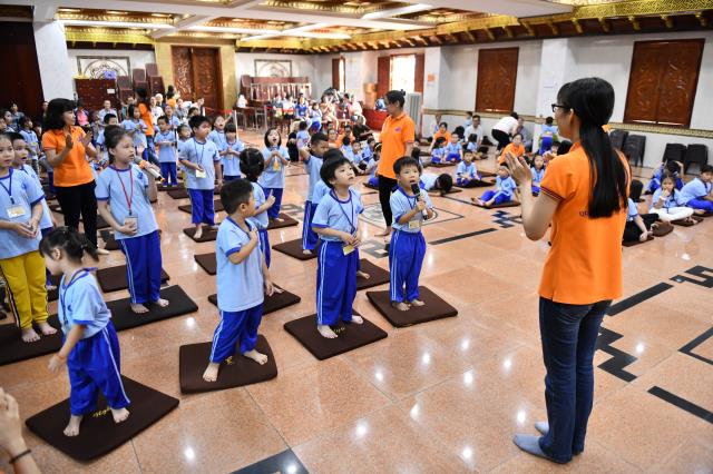 Khóa tu Thiếu nhi: Trẻ em là búp sen non/ Ngày ngày đi chùa, vẹn tròn hương thơm