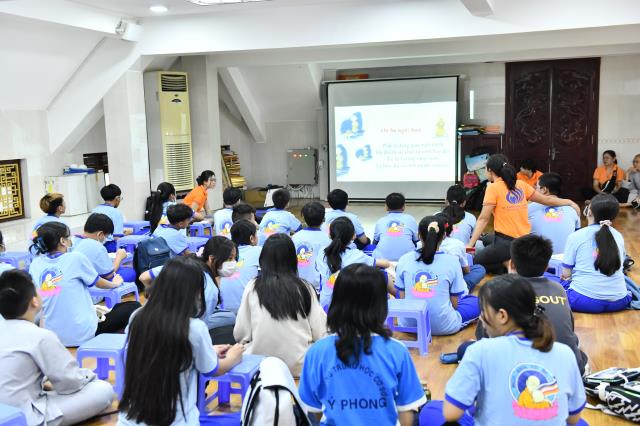 Khóa tu Thiếu nhi: Trẻ em là búp sen non/ Ngày ngày đi chùa, vẹn tròn hương thơm