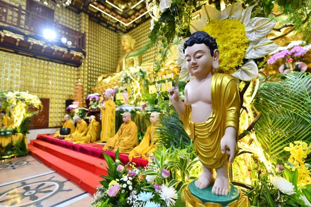 Chùa Giác Ngộ: Trang nghiêm nghi thức tắm Phật nhân Lễ Phật đản PL.2565 - DL.2021