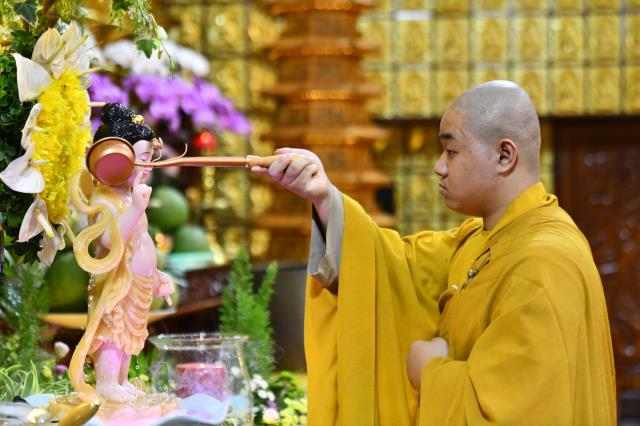 Chùa Giác Ngộ: Trang nghiêm nghi thức tắm Phật nhân Lễ Phật đản PL.2565 - DL.2021