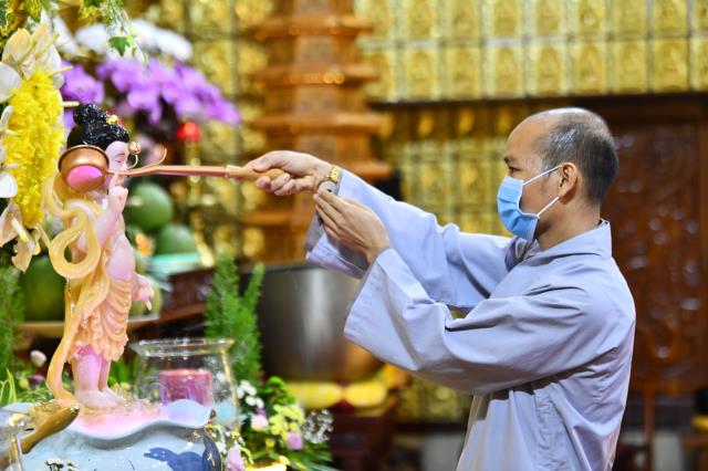 Chùa Giác Ngộ: Trang nghiêm nghi thức tắm Phật nhân Lễ Phật đản PL.2565 - DL.2021