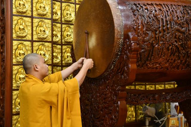 Trang nghiêm Lễ tắm Phật online ngày Rằm tháng Tư