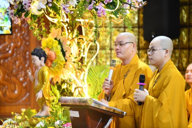 Trang nghiêm Lễ tắm Phật online ngày Rằm tháng Tư