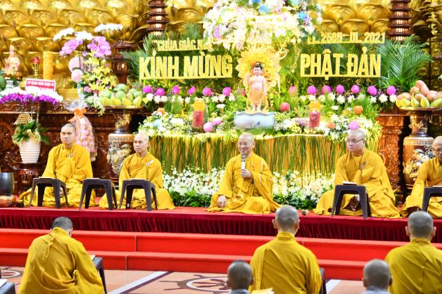 Trang nghiêm Lễ tắm Phật online ngày Rằm tháng Tư