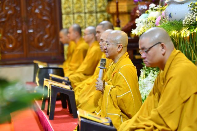 Trang nghiêm Lễ tắm Phật online ngày Rằm tháng Tư