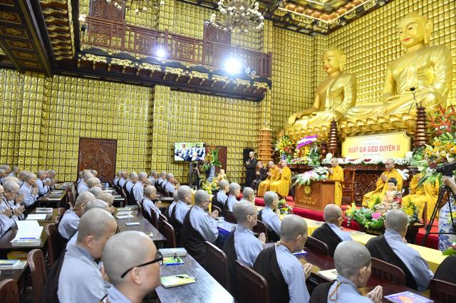Bài giảng đầu tiên trong khóa tu Xuất Gia Gieo Duyên lần 8