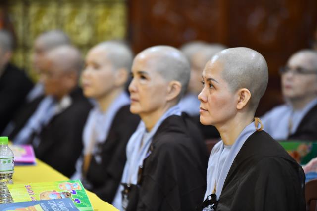 Bài giảng đầu tiên trong khóa tu Xuất Gia Gieo Duyên lần 8