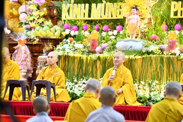 Trang nghiêm Lễ tắm Phật online ngày Rằm tháng Tư