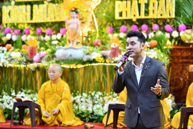 Trang nghiêm Lễ tắm Phật online ngày Rằm tháng Tư