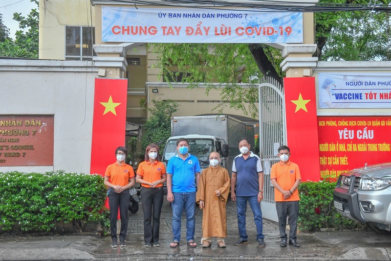 Chùa Giác Ngộ sẻ chia gian khó cùng UBND Phường 7, Quận Gò Vấp