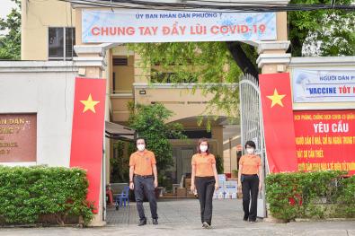 Không Ngừng Lăn Bánh, Chuyến Xe Yêu Thương Của Chùa Giác Ngộ - Quỹ ĐPNN Đã Đến UBND Phường 7, Quận Gò Vấp