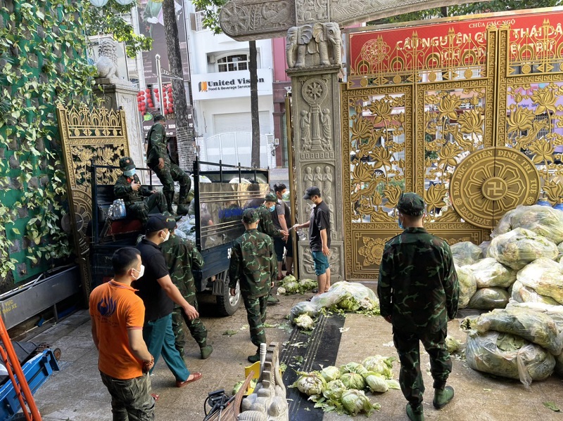 Chùa Giác Ngộ Mua "Giải Cứu" 70 Tấn Bắp Cải, Tiếp Sức Cho Người Dân Trong Mùa “Bão Covid-19”